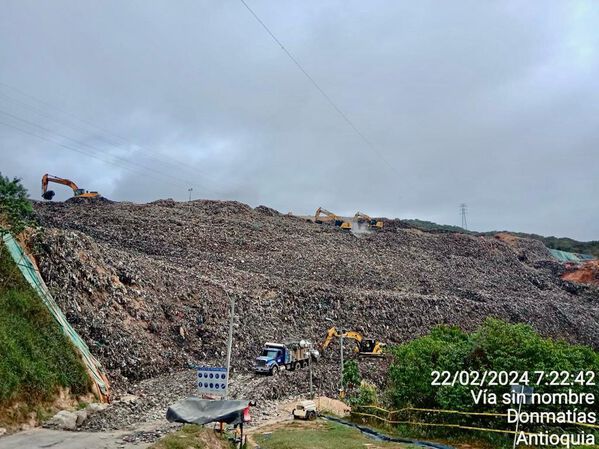 Relleno sanitario La Pradera Emvarias
Relleno sanitario La Pradera Emvarias
Fecha: 21 de febrero de 2024
Para descargar esta fotografía en alta resolución, haga clic sobre la imagen hasta que la misma se despliegue en la pantalla completa; luego dé clic derecho y elija la opción "guardar imagen como". 
En caso de publicación por cualquier medio, solicitamos acompañarla del crédito: "Foto EPM"
Palabras clave: Relleno sanitario La Pradera Emvarias