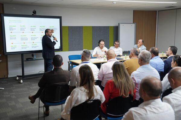    Encuentro autoridades Relleno sanitario La Pradera
 Encuentro autoridades Relleno sanitario La Pradera
Fecha: 26 de febrero de 2024
Para descargar esta fotografía en alta resolución, haga clic sobre la imagen hasta que la misma se despliegue en la pantalla completa; luego dé clic derecho y elija la opción "guardar imagen como". 
En caso de publicación por cualquier medio, solicitamos acompañarla del crédito: "Foto EPM"
Palabras clave: Encuentro autoridades Relleno sanitario La Pradera