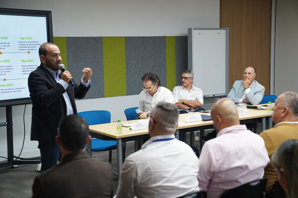    Encuentro autoridades Relleno sanitario La Pradera
 Encuentro autoridades Relleno sanitario La Pradera
Fecha: 26 de febrero de 2024
Para descargar esta fotografía en alta resolución, haga clic sobre la imagen hasta que la misma se despliegue en la pantalla completa; luego dé clic derecho y elija la opción "guardar imagen como". 
En caso de publicación por cualquier medio, solicitamos acompañarla del crédito: "Foto EPM"
Palabras clave: Encuentro autoridades Relleno sanitario La Pradera