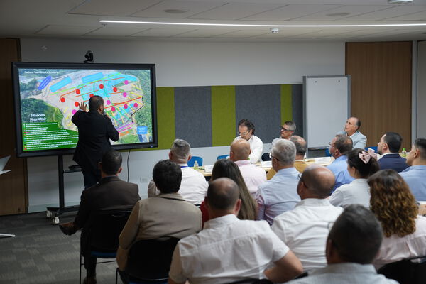    Encuentro autoridades Relleno sanitario La Pradera
 Encuentro autoridades Relleno sanitario La Pradera
Fecha: 26 de febrero de 2024
Para descargar esta fotografía en alta resolución, haga clic sobre la imagen hasta que la misma se despliegue en la pantalla completa; luego dé clic derecho y elija la opción "guardar imagen como". 
En caso de publicación por cualquier medio, solicitamos acompañarla del crédito: "Foto EPM"
Palabras clave: Encuentro autoridades Relleno sanitario La Pradera