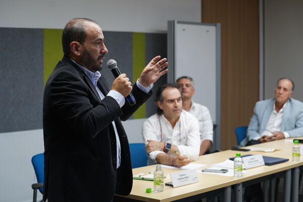    Encuentro autoridades Relleno sanitario La Pradera
 Encuentro autoridades Relleno sanitario La Pradera
Fecha: 26 de febrero de 2024
Para descargar esta fotografía en alta resolución, haga clic sobre la imagen hasta que la misma se despliegue en la pantalla completa; luego dé clic derecho y elija la opción "guardar imagen como". 
En caso de publicación por cualquier medio, solicitamos acompañarla del crédito: "Foto EPM"
Palabras clave: Encuentro autoridades Relleno sanitario La Pradera