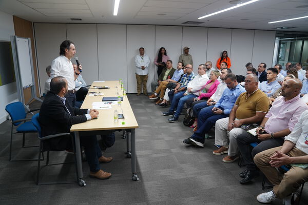    Encuentro autoridades Relleno sanitario La Pradera
 Encuentro autoridades Relleno sanitario La Pradera
Fecha: 26 de febrero de 2024
Para descargar esta fotografía en alta resolución, haga clic sobre la imagen hasta que la misma se despliegue en la pantalla completa; luego dé clic derecho y elija la opción "guardar imagen como". 
En caso de publicación por cualquier medio, solicitamos acompañarla del crédito: "Foto EPM"
