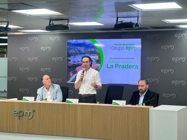 Fotos rueda de prensa Relleno sanitario La Pradera
Fotos rueda de prensa Relleno sanitario La Pradera
Fecha: 26 de febrero de 2024
Para descargar esta fotografía en alta resolución, haga clic sobre la imagen hasta que la misma se despliegue en la pantalla completa; luego dé clic derecho y elija la opción "guardar imagen como"

En caso de publicación por cualquier medio, solicitamos acompañarla del crédito: "Foto EPM"
Palabras clave: Fotos rueda de prensa Relleno sanitario La Pradera