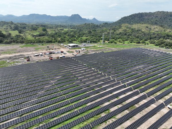  Parque solar Tepuy EPM
 Parque solar Tepuy EPM
Fecha: 27 de febrero de 2024
Para descargar esta fotografía en alta resolución, haga clic sobre la imagen hasta que la misma se despliegue en la pantalla completa; luego dé clic derecho y elija la opción "guardar imagen como". 
En caso de publicación por cualquier medio, solicitamos acompañarla del crédito: "Foto EPM"
Palabras clave: Parque solar Tepuy EPM