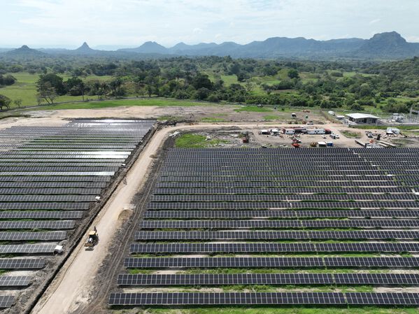  Parque solar Tepuy EPM
 Parque solar Tepuy EPM
Fecha: 27 de febrero de 2024
Para descargar esta fotografía en alta resolución, haga clic sobre la imagen hasta que la misma se despliegue en la pantalla completa; luego dé clic derecho y elija la opción "guardar imagen como". 
En caso de publicación por cualquier medio, solicitamos acompañarla del crédito: "Foto EPM"
Palabras clave: Parque solar Tepuy EPM