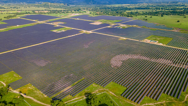 Parque solar fotovoltaico Tepuy
Parque solar fotovoltaico Tepuy
Fecha: 13, 14 Junio 2024
Para descargar esta fotografía en alta resolución, haga clic sobre la imagen hasta que la misma se despliegue en la pantalla completa; luego dé clic derecho y elija la opción "guardar imagen como". 
En caso de publicación por cualquier medio, solicitamos acompañarla del crédito: "Foto EPM"
Palabras clave: Parque solar fotovoltaico Tepuy