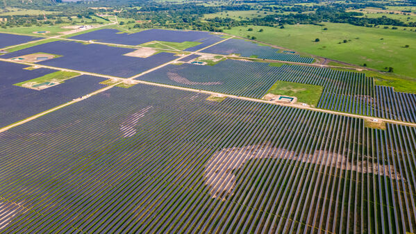 Parque solar fotovoltaico Tepuy
Parque solar fotovoltaico Tepuy
Fecha: 13, 14 Junio 2024
Para descargar esta fotografía en alta resolución, haga clic sobre la imagen hasta que la misma se despliegue en la pantalla completa; luego dé clic derecho y elija la opción "guardar imagen como". 
En caso de publicación por cualquier medio, solicitamos acompañarla del crédito: "Foto EPM"
Palabras clave: Parque solar fotovoltaico Tepuy