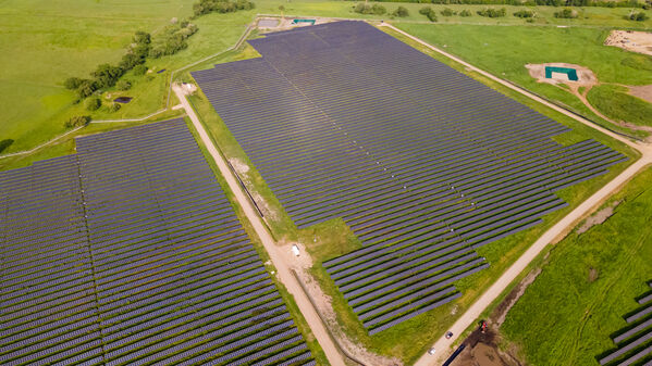 Parque solar fotovoltaico Tepuy
Parque solar fotovoltaico Tepuy
Fecha: 13, 14 Junio 2024
Para descargar esta fotografía en alta resolución, haga clic sobre la imagen hasta que la misma se despliegue en la pantalla completa; luego dé clic derecho y elija la opción "guardar imagen como". 
En caso de publicación por cualquier medio, solicitamos acompañarla del crédito: "Foto EPM"
Palabras clave: Parque solar fotovoltaico Tepuy