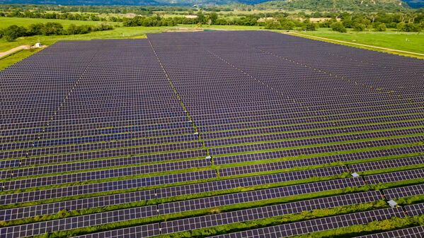Parque solar fotovoltaico Tepuy
Parque solar fotovoltaico Tepuy
Fecha: 13, 14 Junio 2024
Para descargar esta fotografía en alta resolución, haga clic sobre la imagen hasta que la misma se despliegue en la pantalla completa; luego dé clic derecho y elija la opción "guardar imagen como". 
En caso de publicación por cualquier medio, solicitamos acompañarla del crédito: "Foto EPM"
Palabras clave: Parque solar fotovoltaico Tepuy