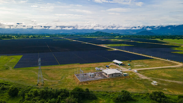 Parque solar fotovoltaico Tepuy
Parque solar fotovoltaico Tepuy
Fecha: 13, 14 Junio 2024
Para descargar esta fotografía en alta resolución, haga clic sobre la imagen hasta que la misma se despliegue en la pantalla completa; luego dé clic derecho y elija la opción "guardar imagen como". 
En caso de publicación por cualquier medio, solicitamos acompañarla del crédito: "Foto EPM"
Palabras clave: Parque solar fotovoltaico Tepuy