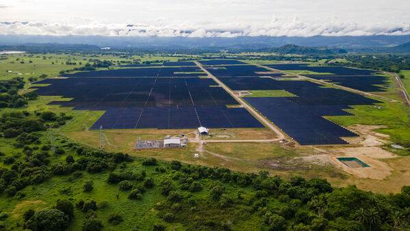 Parque solar fotovoltaico Tepuy
Parque solar fotovoltaico Tepuy
Fecha: 13, 14 Junio 2024
Para descargar esta fotografía en alta resolución, haga clic sobre la imagen hasta que la misma se despliegue en la pantalla completa; luego dé clic derecho y elija la opción "guardar imagen como". 
En caso de publicación por cualquier medio, solicitamos acompañarla del crédito: "Foto EPM"
Palabras clave: Parque solar fotovoltaico Tepuy