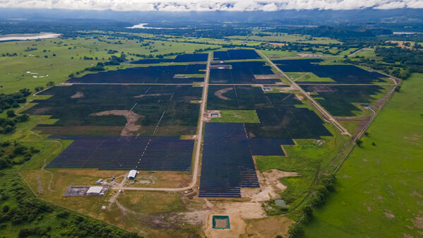 Parque solar fotovoltaico Tepuy
Parque solar fotovoltaico Tepuy
Fecha: 13, 14 Junio 2024
Para descargar esta fotografía en alta resolución, haga clic sobre la imagen hasta que la misma se despliegue en la pantalla completa; luego dé clic derecho y elija la opción "guardar imagen como". 
En caso de publicación por cualquier medio, solicitamos acompañarla del crédito: "Foto EPM"
Palabras clave: Parque solar fotovoltaico Tepuy
