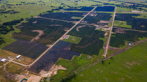 Parque solar fotovoltaico Tepuy
Parque solar fotovoltaico Tepuy
Fecha: 13, 14 Junio 2024
Para descargar esta fotografía en alta resolución, haga clic sobre la imagen hasta que la misma se despliegue en la pantalla completa; luego dé clic derecho y elija la opción "guardar imagen como". 
En caso de publicación por cualquier medio, solicitamos acompañarla del crédito: "Foto EPM"
Palabras clave: Parque solar fotovoltaico Tepuy