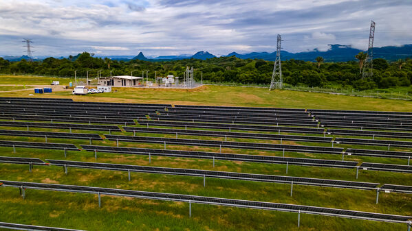 Parque solar fotovoltaico Tepuy
Parque solar fotovoltaico Tepuy
Fecha: 13, 14 Junio 2024
Para descargar esta fotografía en alta resolución, haga clic sobre la imagen hasta que la misma se despliegue en la pantalla completa; luego dé clic derecho y elija la opción "guardar imagen como". 
En caso de publicación por cualquier medio, solicitamos acompañarla del crédito: "Foto EPM"
Palabras clave: Parque solar fotovoltaico Tepuy