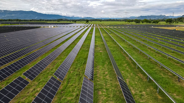 Parque solar fotovoltaico Tepuy
Parque solar fotovoltaico Tepuy
Fecha: 13, 14 Junio 2024
Para descargar esta fotografía en alta resolución, haga clic sobre la imagen hasta que la misma se despliegue en la pantalla completa; luego dé clic derecho y elija la opción "guardar imagen como". 
En caso de publicación por cualquier medio, solicitamos acompañarla del crédito: "Foto EPM"
Palabras clave: Parque solar fotovoltaico Tepuy