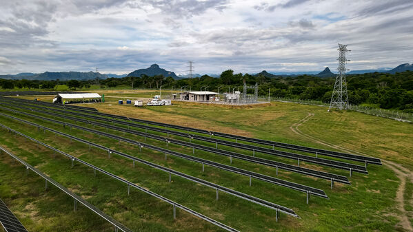 Parque solar fotovoltaico Tepuy
Parque solar fotovoltaico Tepuy
Fecha: 13, 14 Junio 2024
Para descargar esta fotografía en alta resolución, haga clic sobre la imagen hasta que la misma se despliegue en la pantalla completa; luego dé clic derecho y elija la opción "guardar imagen como". 
En caso de publicación por cualquier medio, solicitamos acompañarla del crédito: "Foto EPM"
Palabras clave: Parque solar fotovoltaico Tepuy