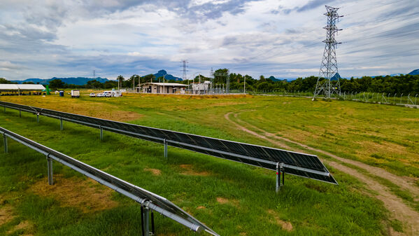Parque solar fotovoltaico Tepuy
Parque solar fotovoltaico Tepuy
Fecha: 13, 14 Junio 2024
Para descargar esta fotografía en alta resolución, haga clic sobre la imagen hasta que la misma se despliegue en la pantalla completa; luego dé clic derecho y elija la opción "guardar imagen como". 
En caso de publicación por cualquier medio, solicitamos acompañarla del crédito: "Foto EPM"
Palabras clave: Parque solar fotovoltaico Tepuy