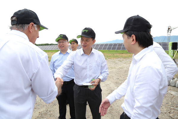 Parque solar fotovoltaico Tepuy
Parque solar fotovoltaico Tepuy
Fecha: 13, 14 Junio 2024
Para descargar esta fotografía en alta resolución, haga clic sobre la imagen hasta que la misma se despliegue en la pantalla completa; luego dé clic derecho y elija la opción "guardar imagen como". 
En caso de publicación por cualquier medio, solicitamos acompañarla del crédito: "Foto EPM"
Palabras clave: Parque solar fotovoltaico Tepuy