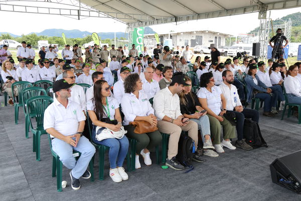 Parque solar fotovoltaico Tepuy
Parque solar fotovoltaico Tepuy
Fecha: 13, 14 Junio 2024
Para descargar esta fotografía en alta resolución, haga clic sobre la imagen hasta que la misma se despliegue en la pantalla completa; luego dé clic derecho y elija la opción "guardar imagen como". 
En caso de publicación por cualquier medio, solicitamos acompañarla del crédito: "Foto EPM"
Palabras clave: Parque solar fotovoltaico Tepuy