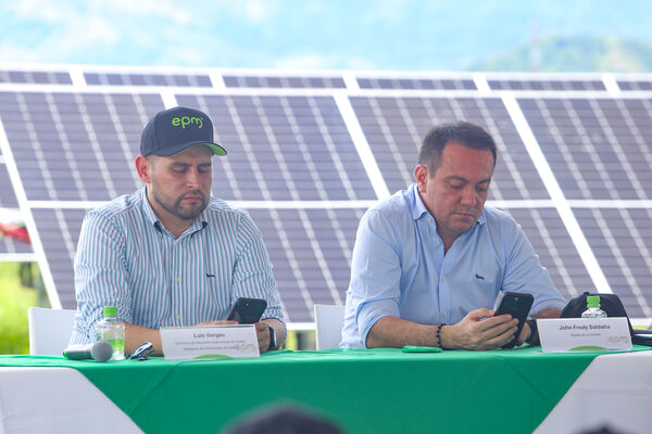 Parque solar fotovoltaico Tepuy
Parque solar fotovoltaico Tepuy
Fecha: 13, 14 Junio 2024
Para descargar esta fotografía en alta resolución, haga clic sobre la imagen hasta que la misma se despliegue en la pantalla completa; luego dé clic derecho y elija la opción "guardar imagen como". 
En caso de publicación por cualquier medio, solicitamos acompañarla del crédito: "Foto EPM"
Palabras clave: Parque solar fotovoltaico Tepuy