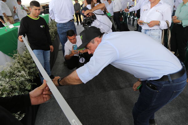 Parque solar fotovoltaico Tepuy
Parque solar fotovoltaico Tepuy
Fecha: 13, 14 Junio 2024
Para descargar esta fotografía en alta resolución, haga clic sobre la imagen hasta que la misma se despliegue en la pantalla completa; luego dé clic derecho y elija la opción "guardar imagen como". 
En caso de publicación por cualquier medio, solicitamos acompañarla del crédito: "Foto EPM"
Palabras clave: Parque solar fotovoltaico Tepuy