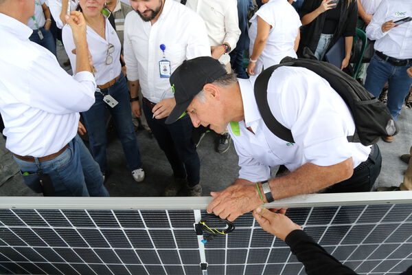 Parque solar fotovoltaico Tepuy
Parque solar fotovoltaico Tepuy
Fecha: 13, 14 Junio 2024
Para descargar esta fotografía en alta resolución, haga clic sobre la imagen hasta que la misma se despliegue en la pantalla completa; luego dé clic derecho y elija la opción "guardar imagen como". 
En caso de publicación por cualquier medio, solicitamos acompañarla del crédito: "Foto EPM"
Palabras clave: Parque solar fotovoltaico Tepuy