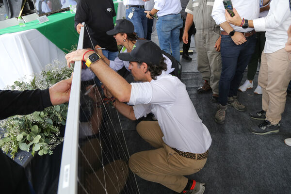 Parque solar fotovoltaico Tepuy
Parque solar fotovoltaico Tepuy
Fecha: 13, 14 Junio 2024
Para descargar esta fotografía en alta resolución, haga clic sobre la imagen hasta que la misma se despliegue en la pantalla completa; luego dé clic derecho y elija la opción "guardar imagen como". 
En caso de publicación por cualquier medio, solicitamos acompañarla del crédito: "Foto EPM"
Palabras clave: Parque solar fotovoltaico Tepuy