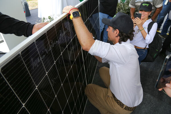 Parque solar fotovoltaico Tepuy
Parque solar fotovoltaico Tepuy
Fecha: 13, 14 Junio 2024
Para descargar esta fotografía en alta resolución, haga clic sobre la imagen hasta que la misma se despliegue en la pantalla completa; luego dé clic derecho y elija la opción "guardar imagen como". 
En caso de publicación por cualquier medio, solicitamos acompañarla del crédito: "Foto EPM"
Palabras clave: Parque solar fotovoltaico Tepuy