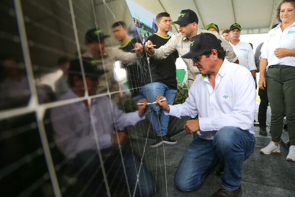 Parque solar fotovoltaico Tepuy
Parque solar fotovoltaico Tepuy
Fecha: 13, 14 Junio 2024
Para descargar esta fotografía en alta resolución, haga clic sobre la imagen hasta que la misma se despliegue en la pantalla completa; luego dé clic derecho y elija la opción "guardar imagen como". 
En caso de publicación por cualquier medio, solicitamos acompañarla del crédito: "Foto EPM"
Palabras clave: Parque solar fotovoltaico Tepuy