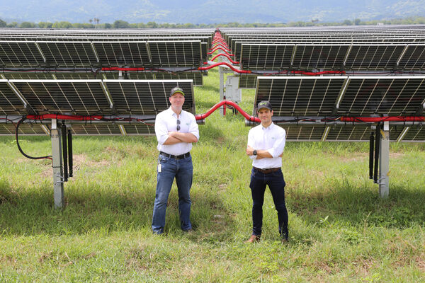 Parque solar fotovoltaico Tepuy
Parque solar fotovoltaico Tepuy
Fecha: 13, 14 Junio 2024
Para descargar esta fotografía en alta resolución, haga clic sobre la imagen hasta que la misma se despliegue en la pantalla completa; luego dé clic derecho y elija la opción "guardar imagen como". 
En caso de publicación por cualquier medio, solicitamos acompañarla del crédito: "Foto EPM"
Palabras clave: Parque solar fotovoltaico Tepuy