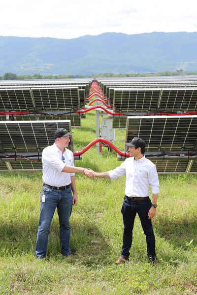 Parque solar fotovoltaico Tepuy
Parque solar fotovoltaico Tepuy
Fecha: 13, 14 Junio 2024
Para descargar esta fotografía en alta resolución, haga clic sobre la imagen hasta que la misma se despliegue en la pantalla completa; luego dé clic derecho y elija la opción "guardar imagen como". 
En caso de publicación por cualquier medio, solicitamos acompañarla del crédito: "Foto EPM"
Palabras clave: Parque solar fotovoltaico Tepuy