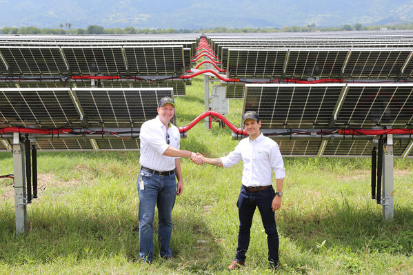 Parque solar fotovoltaico Tepuy
Parque solar fotovoltaico Tepuy
Fecha: 13, 14 Junio 2024
Para descargar esta fotografía en alta resolución, haga clic sobre la imagen hasta que la misma se despliegue en la pantalla completa; luego dé clic derecho y elija la opción "guardar imagen como". 
En caso de publicación por cualquier medio, solicitamos acompañarla del crédito: "Foto EPM"
Palabras clave: Parque solar fotovoltaico Tepuy