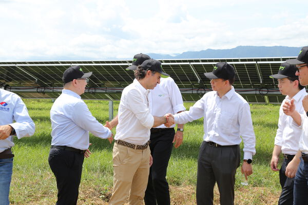 Parque solar fotovoltaico Tepuy
Parque solar fotovoltaico Tepuy
Fecha: 13, 14 Junio 2024
Para descargar esta fotografía en alta resolución, haga clic sobre la imagen hasta que la misma se despliegue en la pantalla completa; luego dé clic derecho y elija la opción "guardar imagen como". 
En caso de publicación por cualquier medio, solicitamos acompañarla del crédito: "Foto EPM"
Palabras clave: Parque solar fotovoltaico Tepuy