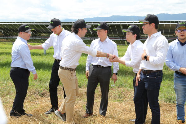 Parque solar fotovoltaico Tepuy
Parque solar fotovoltaico Tepuy
Fecha: 13, 14 Junio 2024
Para descargar esta fotografía en alta resolución, haga clic sobre la imagen hasta que la misma se despliegue en la pantalla completa; luego dé clic derecho y elija la opción "guardar imagen como". 
En caso de publicación por cualquier medio, solicitamos acompañarla del crédito: "Foto EPM"
Palabras clave: Parque solar fotovoltaico Tepuy