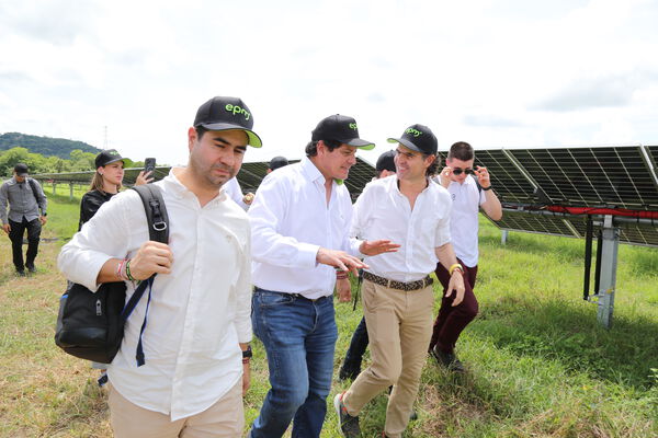 Parque solar fotovoltaico Tepuy
Parque solar fotovoltaico Tepuy
Fecha: 13, 14 Junio 2024
Para descargar esta fotografía en alta resolución, haga clic sobre la imagen hasta que la misma se despliegue en la pantalla completa; luego dé clic derecho y elija la opción "guardar imagen como". 
En caso de publicación por cualquier medio, solicitamos acompañarla del crédito: "Foto EPM"
Palabras clave: Parque solar fotovoltaico Tepuy