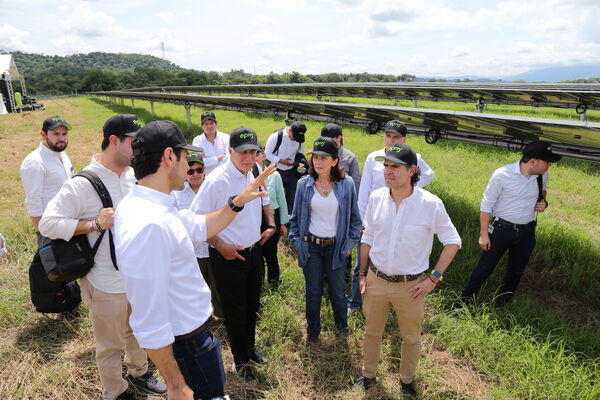 Parque solar fotovoltaico Tepuy
Parque solar fotovoltaico Tepuy
Fecha: 13, 14 Junio 2024
Para descargar esta fotografía en alta resolución, haga clic sobre la imagen hasta que la misma se despliegue en la pantalla completa; luego dé clic derecho y elija la opción "guardar imagen como". 
En caso de publicación por cualquier medio, solicitamos acompañarla del crédito: "Foto EPM"
Palabras clave: Parque solar fotovoltaico Tepuy
