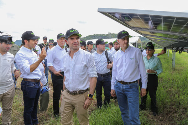 Parque solar fotovoltaico Tepuy
Parque solar fotovoltaico Tepuy
Fecha: 13, 14 Junio 2024
Para descargar esta fotografía en alta resolución, haga clic sobre la imagen hasta que la misma se despliegue en la pantalla completa; luego dé clic derecho y elija la opción "guardar imagen como". 
En caso de publicación por cualquier medio, solicitamos acompañarla del crédito: "Foto EPM"
Palabras clave: Parque solar fotovoltaico Tepuy