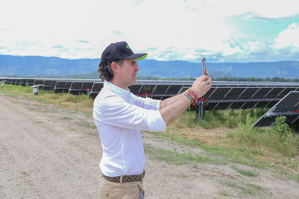 Parque solar fotovoltaico Tepuy
Parque solar fotovoltaico Tepuy
Fecha: 13, 14 Junio 2024
Para descargar esta fotografía en alta resolución, haga clic sobre la imagen hasta que la misma se despliegue en la pantalla completa; luego dé clic derecho y elija la opción "guardar imagen como". 
En caso de publicación por cualquier medio, solicitamos acompañarla del crédito: "Foto EPM"
Palabras clave: Parque solar fotovoltaico Tepuy