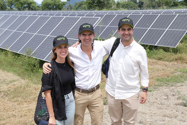 Parque solar fotovoltaico Tepuy
Parque solar fotovoltaico Tepuy
Fecha: 13, 14 Junio 2024
Para descargar esta fotografía en alta resolución, haga clic sobre la imagen hasta que la misma se despliegue en la pantalla completa; luego dé clic derecho y elija la opción "guardar imagen como". 
En caso de publicación por cualquier medio, solicitamos acompañarla del crédito: "Foto EPM"
Palabras clave: Parque solar fotovoltaico Tepuy