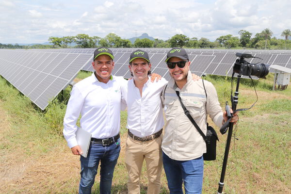Parque solar fotovoltaico Tepuy
Parque solar fotovoltaico Tepuy
Fecha: 13, 14 Junio 2024
Para descargar esta fotografía en alta resolución, haga clic sobre la imagen hasta que la misma se despliegue en la pantalla completa; luego dé clic derecho y elija la opción "guardar imagen como". 
En caso de publicación por cualquier medio, solicitamos acompañarla del crédito: "Foto EPM"
Palabras clave: Parque solar fotovoltaico Tepuy