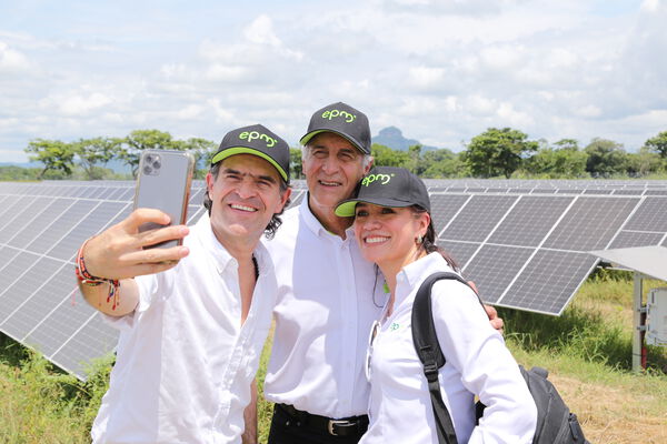 Parque solar fotovoltaico Tepuy
Parque solar fotovoltaico Tepuy
Fecha: 13, 14 Junio 2024
Para descargar esta fotografía en alta resolución, haga clic sobre la imagen hasta que la misma se despliegue en la pantalla completa; luego dé clic derecho y elija la opción "guardar imagen como". 
En caso de publicación por cualquier medio, solicitamos acompañarla del crédito: "Foto EPM"
Palabras clave: Parque solar fotovoltaico Tepuy