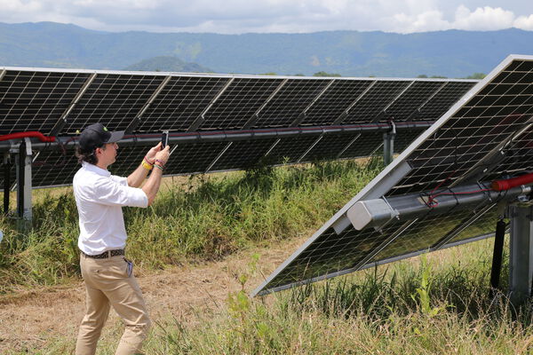 Parque solar fotovoltaico Tepuy
Parque solar fotovoltaico Tepuy
Fecha: 13, 14 Junio 2024
Para descargar esta fotografía en alta resolución, haga clic sobre la imagen hasta que la misma se despliegue en la pantalla completa; luego dé clic derecho y elija la opción "guardar imagen como". 
En caso de publicación por cualquier medio, solicitamos acompañarla del crédito: "Foto EPM"
Palabras clave: Parque solar fotovoltaico Tepuy
