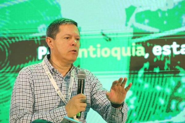 Foro EPM Dinamizando la Economía de la Región 
Foro EPM Dinamizando la Economía de la Región 
Fecha: 2 Octubre 2024
Para descargar esta fotografía en alta resolución, haga clic sobre la imagen hasta que la misma se despliegue en la pantalla completa; luego dé clic derecho y elija la opción "guardar imagen como". 
En caso de publicación por cualquier medio, solicitamos acompañarla del crédito: "Foto EPM"
Palabras clave: Foro EPM Dinamizando Economía Región
