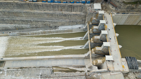 Presa - Vertedero Hidroituango
Presa - Vertedero Hidroituango
Abril 11 y 12 2019 PRESA VERTEDERO
Para descargar esta fotografía en alta resolución, haga clic sobre la imagen hasta que la misma se despliegue en la pantalla completa; luego dé clic derecho y elija la opción "guardar imagen como". 
En caso de publicación por cualquier medio, solicitamos acompañarla del crédito: "Foto EPM"
Palabras clave: Presa - Vertedero Hidroituango