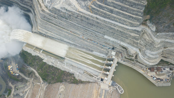 Presa - Vertedero Hidroituango
Presa - Vertedero Hidroituango
Abril 11 y 12 2019 PRESA VERTEDERO
Para descargar esta fotografía en alta resolución, haga clic sobre la imagen hasta que la misma se despliegue en la pantalla completa; luego dé clic derecho y elija la opción "guardar imagen como". 
En caso de publicación por cualquier medio, solicitamos acompañarla del crédito: "Foto EPM"
Palabras clave: Presa - Vertedero Hidroituango