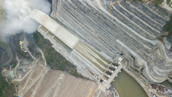 Presa - Vertedero Hidroituango
Presa - Vertedero Hidroituango
Abril 11 y 12 2019 PRESA VERTEDERO
Para descargar esta fotografía en alta resolución, haga clic sobre la imagen hasta que la misma se despliegue en la pantalla completa; luego dé clic derecho y elija la opción "guardar imagen como". 
En caso de publicación por cualquier medio, solicitamos acompañarla del crédito: "Foto EPM"
Palabras clave: Presa - Vertedero Hidroituango