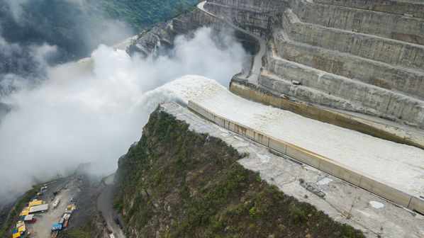 Presa - Vertedero Hidroituango
Presa - Vertedero Hidroituango
Abril 11 y 12 2019 PRESA VERTEDERO
Para descargar esta fotografía en alta resolución, haga clic sobre la imagen hasta que la misma se despliegue en la pantalla completa; luego dé clic derecho y elija la opción "guardar imagen como". 
En caso de publicación por cualquier medio, solicitamos acompañarla del crédito: "Foto EPM"
Palabras clave: Presa - Vertedero Hidroituango