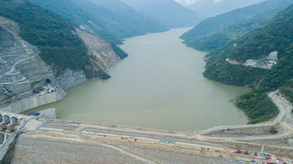 Presa - Vertedero Hidroituango
Presa - Vertedero Hidroituango
Abril 11 y 12 2019 PRESA VERTEDERO
Para descargar esta fotografía en alta resolución, haga clic sobre la imagen hasta que la misma se despliegue en la pantalla completa; luego dé clic derecho y elija la opción "guardar imagen como". 
En caso de publicación por cualquier medio, solicitamos acompañarla del crédito: "Foto EPM"
Palabras clave: Presa - Vertedero Hidroituango