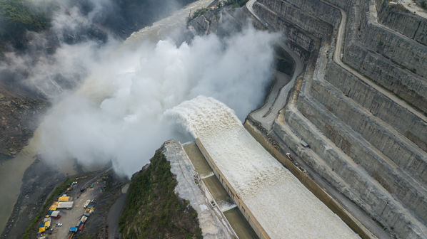 Presa - Vertedero Hidroituango
Presa - Vertedero Hidroituango
Abril 11 y 12 2019 PRESA VERTEDERO
Para descargar esta fotografía en alta resolución, haga clic sobre la imagen hasta que la misma se despliegue en la pantalla completa; luego dé clic derecho y elija la opción "guardar imagen como". 
En caso de publicación por cualquier medio, solicitamos acompañarla del crédito: "Foto EPM"
Palabras clave: Presa - Vertedero Hidroituango