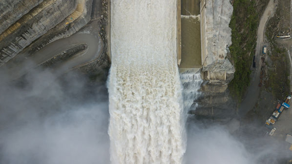 Presa - Vertedero Hidroituango
Presa - Vertedero Hidroituango
Abril 11 y 12 2019 PRESA VERTEDERO
Para descargar esta fotografía en alta resolución, haga clic sobre la imagen hasta que la misma se despliegue en la pantalla completa; luego dé clic derecho y elija la opción "guardar imagen como". 
En caso de publicación por cualquier medio, solicitamos acompañarla del crédito: "Foto EPM"
Palabras clave: Presa - Vertedero Hidroituango